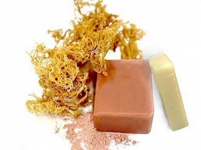 Sea moss soap is a natural soap enriched with the benefits of sea moss, a type of algae known for its rich nutrient profile and moisturizing properties. It's designed to nourish and hydrate the skin, potentially improving skin tone, and addressing concerns like dryness, inflammation, and even signs of aging. Here's a more detailed look