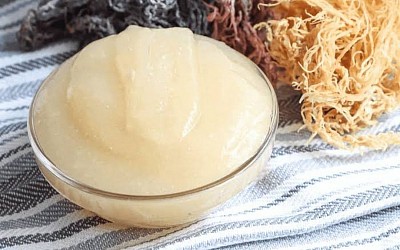 Seamoss lotion is a skincare product made with sea moss, a type of seaweed, and other beneficial ingredients. It's known for its hydrating, anti-inflammatory, and potential anti-aging properties. It may help soothe irritated skin, reduce the appearance of fine lines, and strengthen the skin's natural barrier.